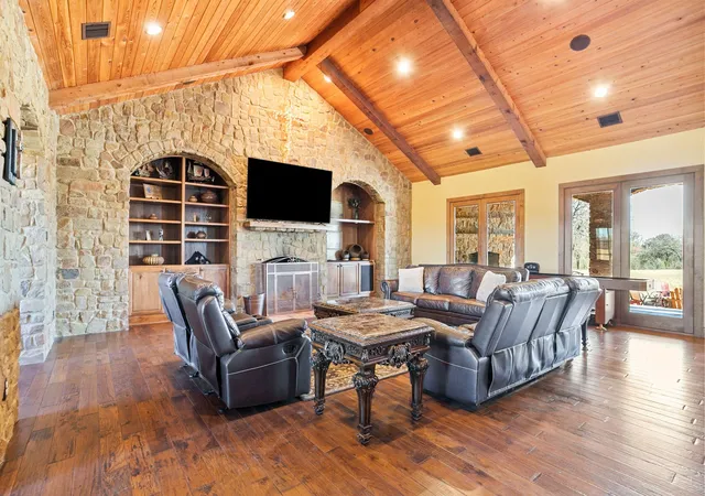 Photo 4 of House for sale at 1561-2 Fm 934, Blum, TX 76627 | MLS# 21233833 | Listing updated on 2026-08-01