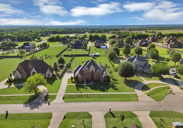 Photo 3 of Single family home for sale at 1611 Mustang Ct, Cedar Hill, TX 75104 | MLS# 21231759 | Listing updated on 2026-09-14