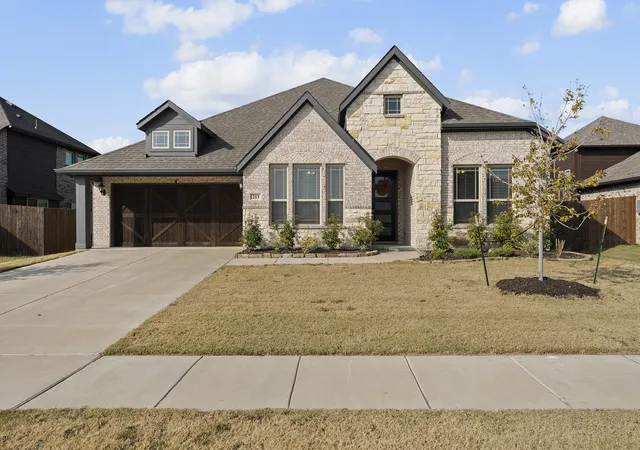 Photo 3 of Single family home for sale at 213 Perennial Wy, Waxahachie, TX 75165 | MLS# 21234814 | Listing updated on 2026-07-29