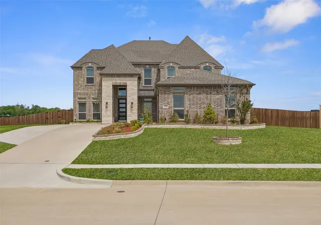 Photo 2 of Single family home for sale at 751 Emerald Valley Dr, Red Oak, TX 75154 | MLS# 21233417 | Listing updated on 2026-09-25