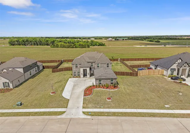 Photo 3 of Single family home for sale at 751 Emerald Valley Dr, Red Oak, TX 75154 | MLS# 21233417 | Listing updated on 2026-09-25