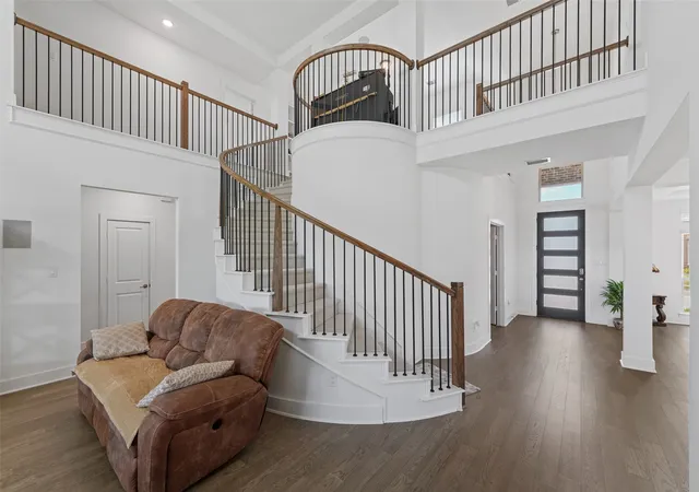 Photo 4 of Single family home for sale at 751 Emerald Valley Dr, Red Oak, TX 75154 | MLS# 21233417 | Listing updated on 2026-09-25