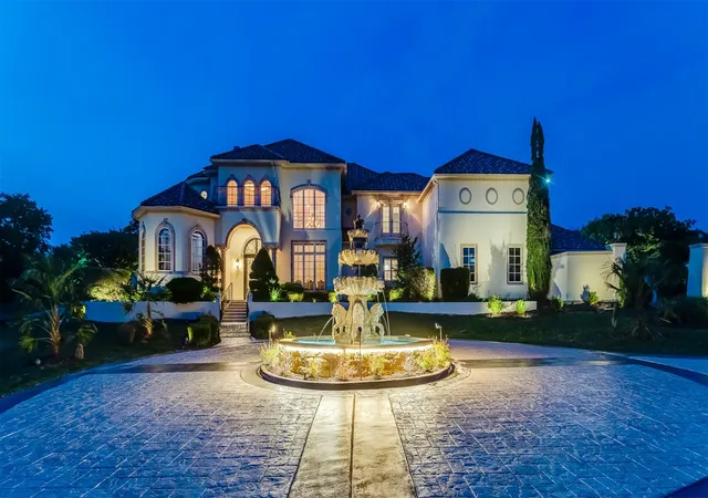 Photo 3 of Mansion for sale at 8600 Riviera Ct, Flower Mound, TX 75022 | MLS# 21234512 | Listing updated on 2026-10-04