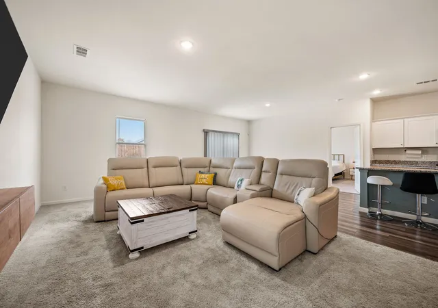 Photo 4 of Single family home for sale at 4724 Swan Neck Dr, Fort Worth, TX 76179 | MLS# 21233344 | Listing updated on 2026-08-02