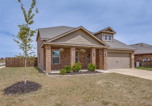 Photo 3 of Single family home for sale at 305 Ginger Ave, Anna, TX 75409 | MLS# 21233412 | Listing updated on 2026-09-15