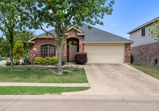Photo 1 of Single family home for sale at 201 Rawhide St, Waxahachie, TX 75165 | MLS# 21235065 | Listing updated on 2026-10-02