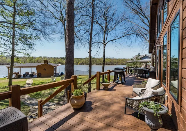 Single family home for sale at 551 W Eagle Point Dr, Mount Vernon, TX 75457 | MLS# 21229007 | Listing updated on 2026-10-05