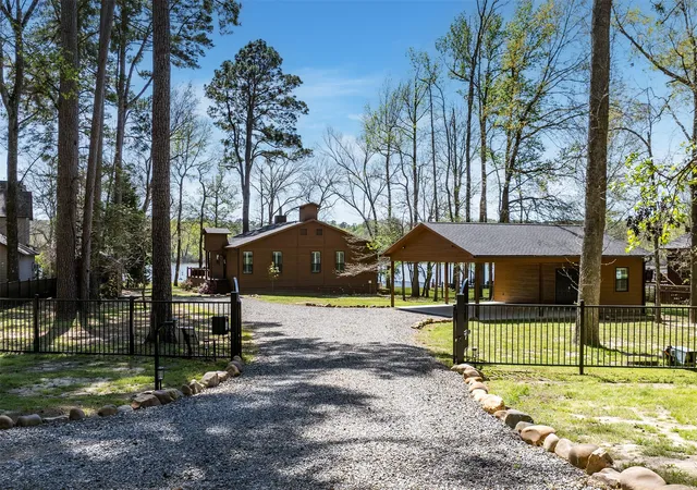Single family home for sale at 551 W Eagle Point Dr, Mount Vernon, TX 75457 | MLS# 21229007 | Listing updated on 2026-10-05