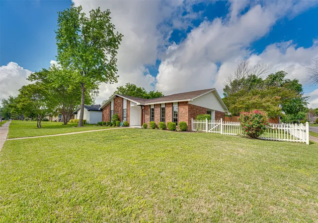 Photo 2 of Single family home for sale at 3113 Powell Dr, Rowlett, TX 75088 | MLS# 21232909 | Listing updated on 2026-09-12