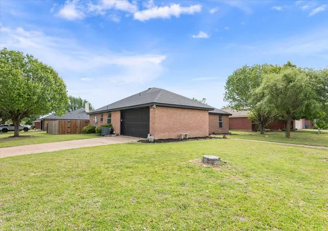 Photo 2 of Single family home for sale at 10817 Lilry Rd, Waco, TX 76708 | MLS# 21234847 | Listing updated on 2026-08-02