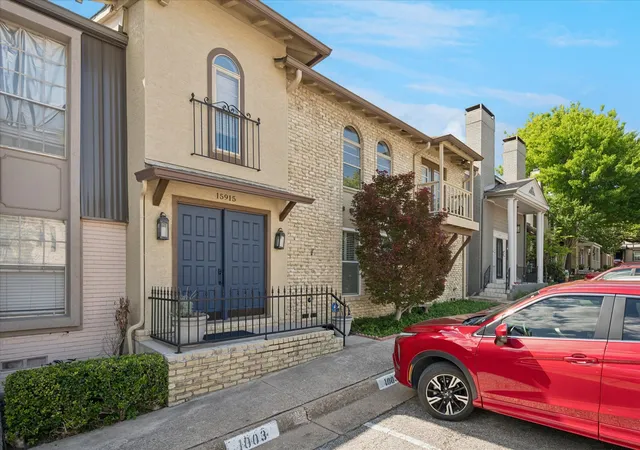 Listing Photo 5 - Condo for sale in building located at 15915 Archwood Ln, Dallas, TX 75248 - Unit #2003