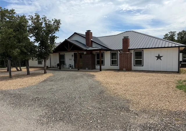 Photo 2 of Sale Pending at 129 Whiskey Ranch Rd, Bridgeport, TX 76426 | MLS# 21234207 | Listing updated on 2026-09-16