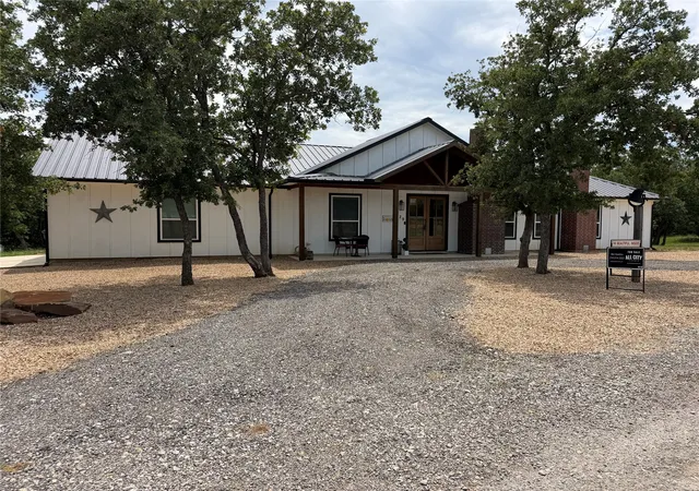 Photo 3 of Sale Pending at 129 Whiskey Ranch Rd, Bridgeport, TX 76426 | MLS# 21234207 | Listing updated on 2026-09-16