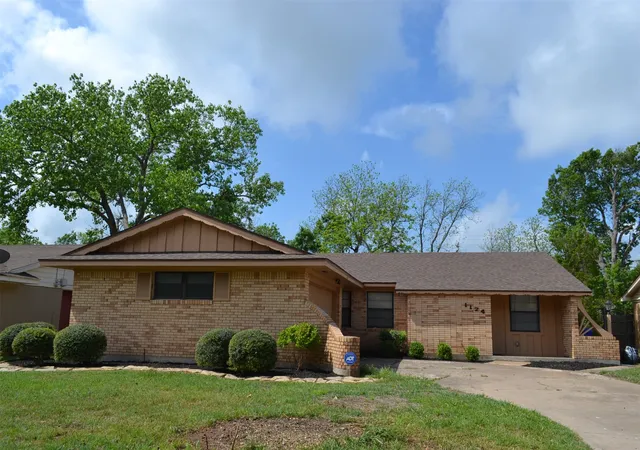 Photo 1 of Single family home for sale at 1124 Pembrook Dr, Waco, TX 76710 | MLS# 21235240 | Listing updated on 2026-09-10