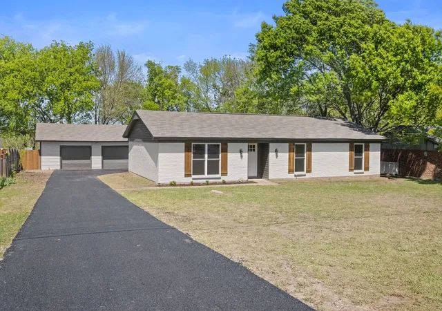Photo 2 of Single family home for sale at 95 Tate Cir, Sherman, TX 75090 | MLS# 21233342 | Listing updated on 2026-09-09
