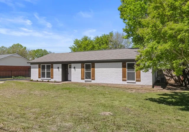 Photo 3 of Single family home for sale at 95 Tate Cir, Sherman, TX 75090 | MLS# 21233342 | Listing updated on 2026-09-09