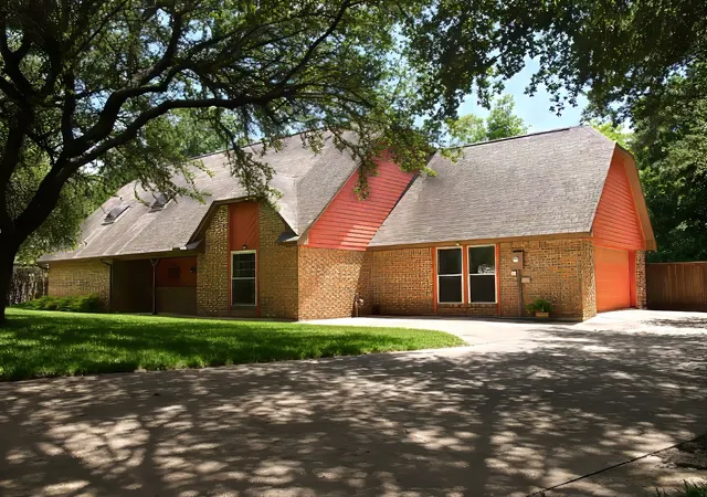 Photo 1 of Sale Pending at 127 Nicklaus Nook, Lancaster, TX 75146 | MLS# 21235632 | Listing updated on 2026-09-08