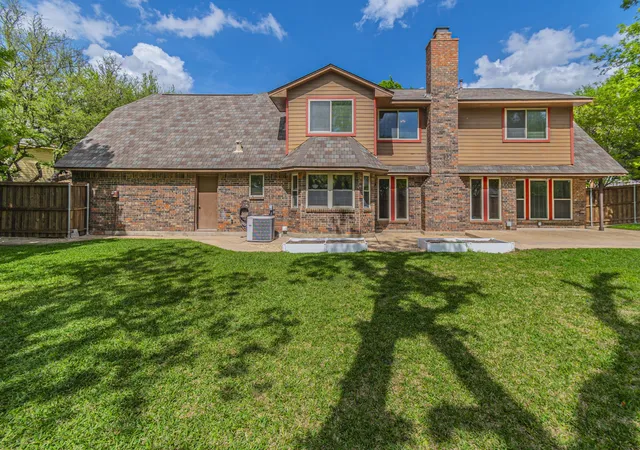 Photo 4 of Sale Pending at 127 Nicklaus Nook, Lancaster, TX 75146 | MLS# 21235632 | Listing updated on 2026-09-08