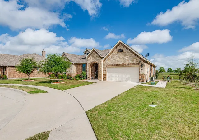 Photo 2 of Single family home for sale at 902 Saint Matthew Cir, Royse City, TX 75189 | MLS# 21234456 | Listing updated on 2026-09-08