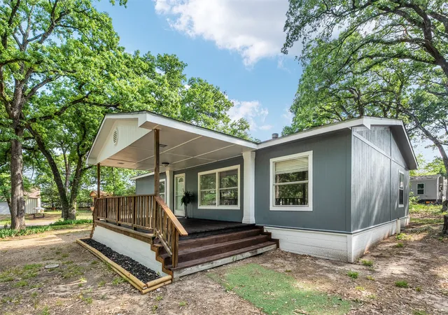 Photo 3 of Manufactured home for sale at 102 Lakewood Dr, Mabank, TX 75156 | MLS# 21236130 | Listing updated on 2026-09-10