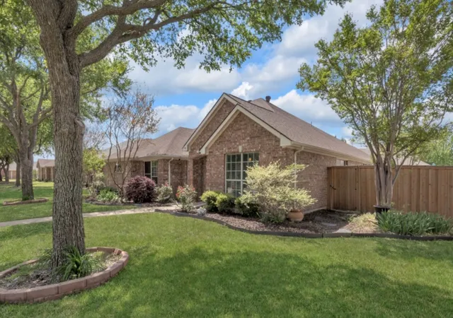 Photo 3 of Single family home for sale at 10109 Bent Tree Dr, Rowlett, TX 75089 | MLS# 21236204 | Listing updated on 2026-09-13