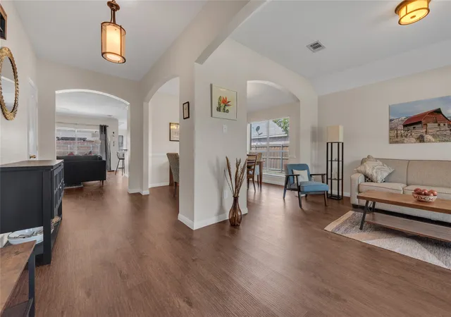 Photo 4 of Single family home for sale at 10109 Bent Tree Dr, Rowlett, TX 75089 | MLS# 21236204 | Listing updated on 2026-09-13