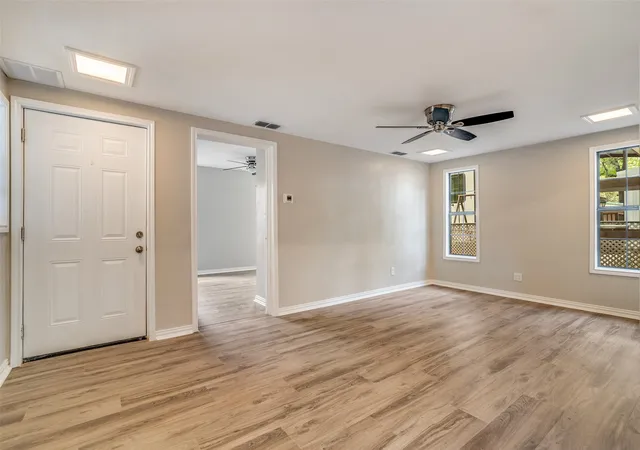Photo 3 of Single family home for sale at 5706 Campfire Ln, Granbury, TX 76049 | MLS# 21236223 | Listing updated on 2026-09-12