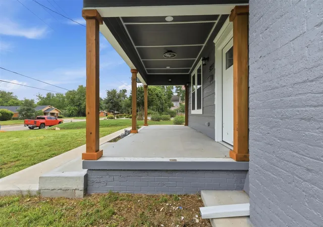 Photo 3 of Single family home for sale at 923 Church St, Sulphur Springs, TX 75482 | MLS# 21236300 | Listing updated on 2026-09-14