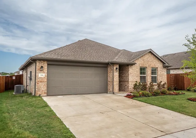 Photo 2 of Sale Pending at 1406 Quail Creek Dr, Cleburne, TX 76033 | MLS# 21234752 | Listing updated on 2026-07-29