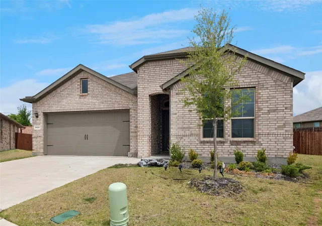 Photo 2 of Single family home for sale at 5420 Gold Pond Dr, Fort Worth, TX 76179 | MLS# 21236410 | Listing updated on 2026-08-01