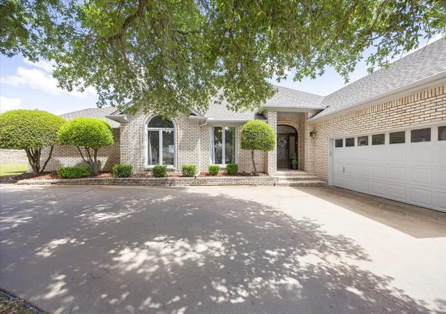 Photo 2 of Single family home for sale at 8911 Bontura Rd, Granbury, TX 76049 | MLS# 21236238 | Listing updated on 2026-09-12