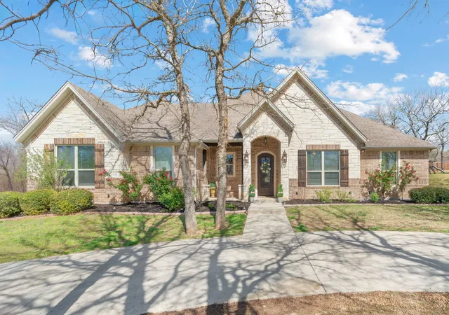 Photo 1 of Single family home for sale at 117 Flat Foot Ln, Stephenville, TX 76401 | MLS# 21212403 | Listing updated on 2026-10-05