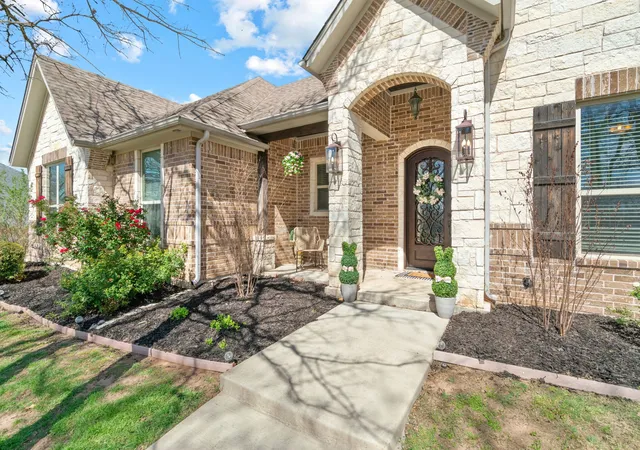 Photo 2 of Single family home for sale at 117 Flat Foot Ln, Stephenville, TX 76401 | MLS# 21212403 | Listing updated on 2026-10-05