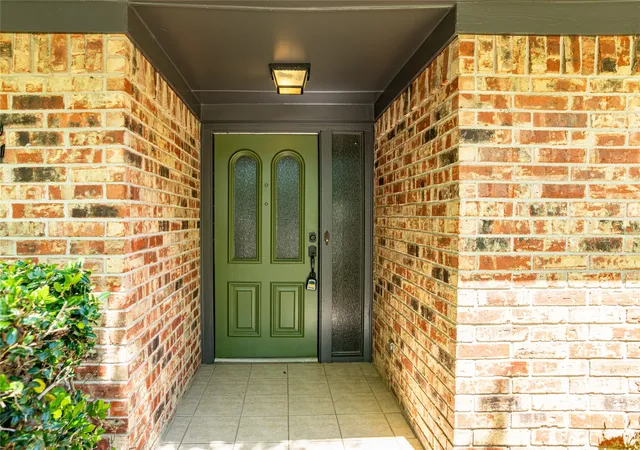 Photo 3 of Sale Pending at 12 Brookhollow Cir, Gainesville, TX 76240 | MLS# 21234080 | Listing updated on 2026-09-21