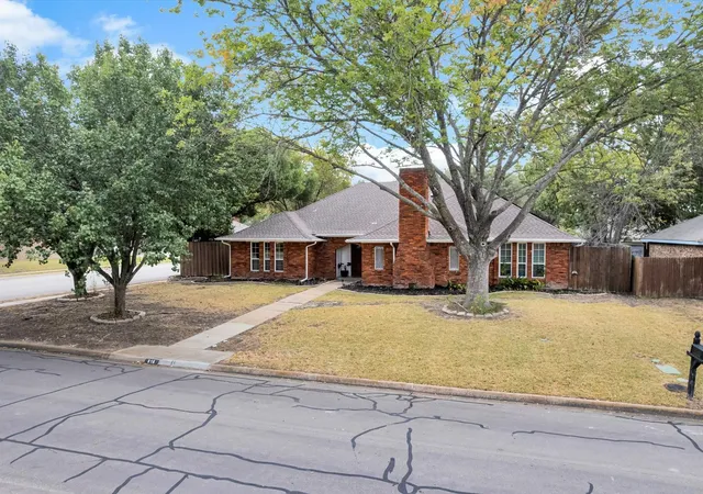 Photo 1 of Single family home for sale at 816 Autumn Lake Dr, Allen, TX 75002 | MLS# 21237582 | Listing updated on 2026-09-11