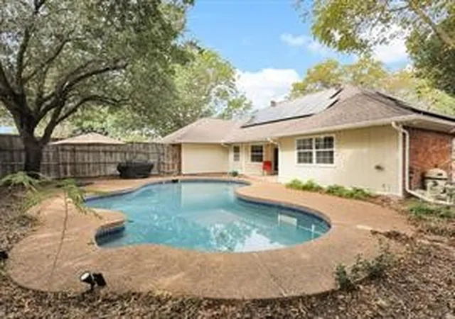 Photo 2 of Single family home for sale at 816 Autumn Lake Dr, Allen, TX 75002 | MLS# 21237582 | Listing updated on 2026-09-11