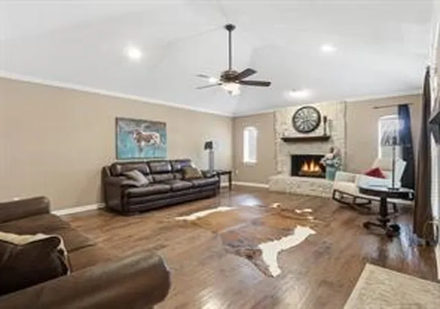 Photo 3 of Single family home for sale at 816 Autumn Lake Dr, Allen, TX 75002 | MLS# 21237582 | Listing updated on 2026-09-11