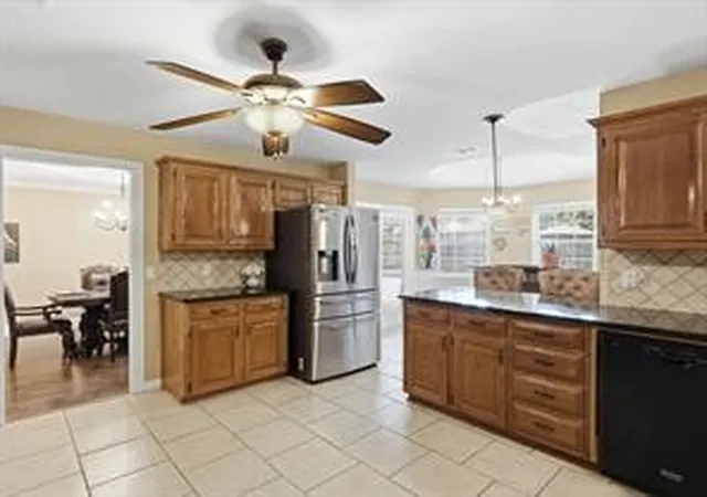 Photo 3 of Single family home for sale at 816 Autumn Lake Dr, Allen, TX 75002 | MLS# 21237582 | Listing updated on 2026-09-11