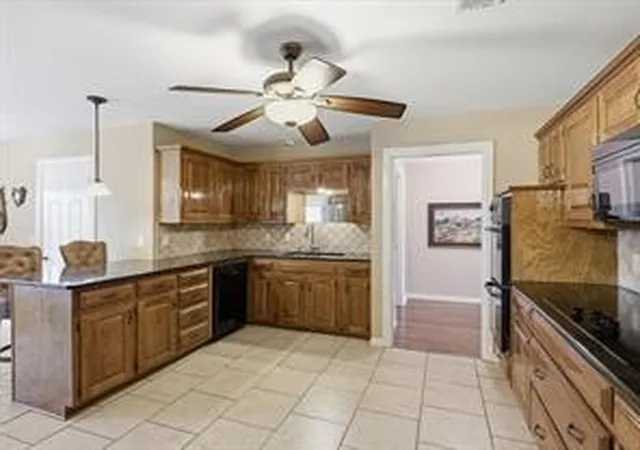 Photo 4 of Single family home for sale at 816 Autumn Lake Dr, Allen, TX 75002 | MLS# 21237582 | Listing updated on 2026-09-11