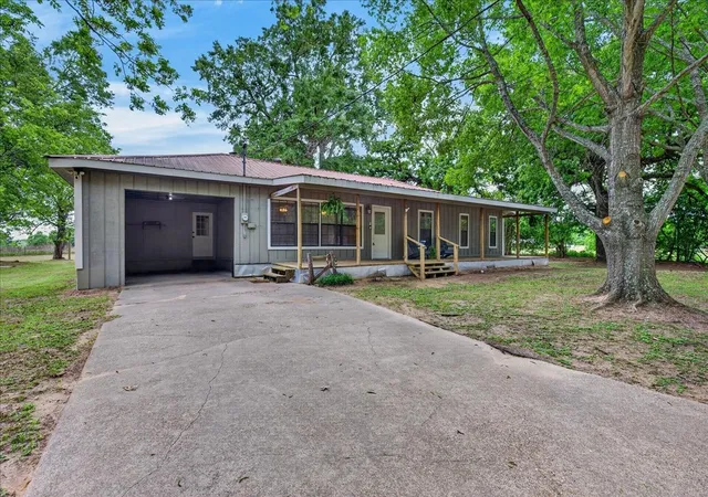 Photo 3 of Sale Pending at 325 Lincoln St, Trinidad, TX 75163 | MLS# 21238322 | Listing updated on 2026-07-30