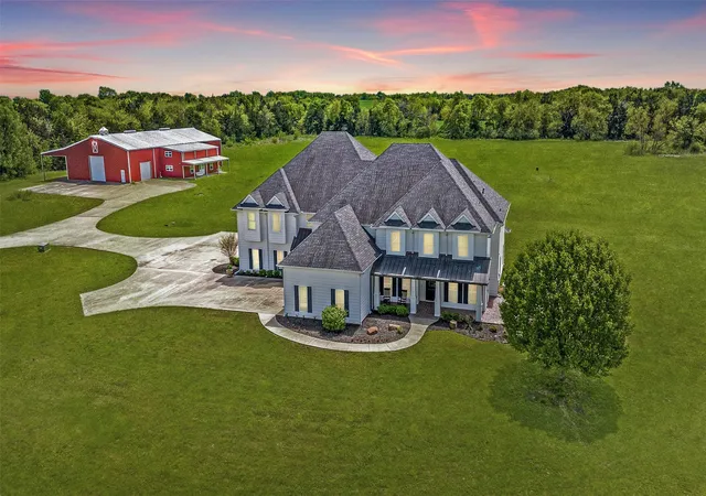 Photo 1 of Mansion for sale at 6100 Old Clarksville Rd, Reno, TX 75462 | MLS# 21230819 | Listing updated on 2026-10-23