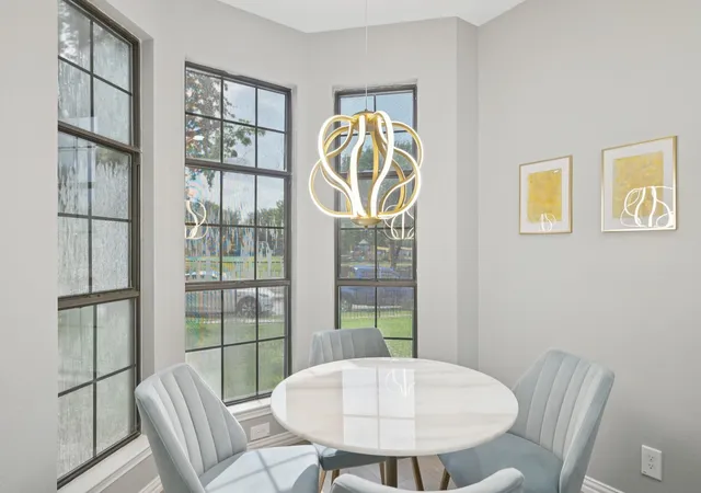 Listing Photo 5 - Condo for sale in building located at 209 Cimarron Trl, Irving, TX 75063 - Unit #6
