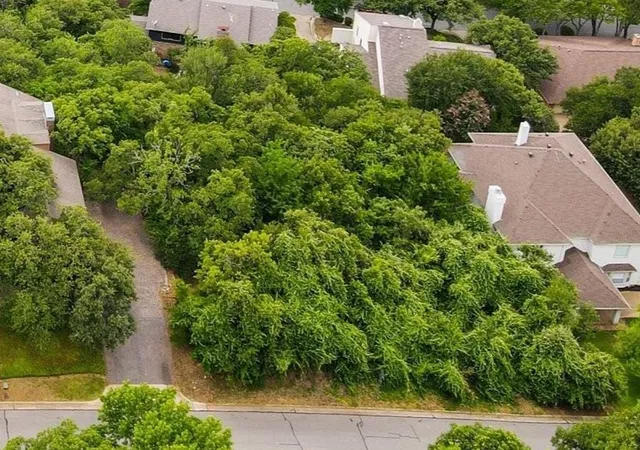 Photo 1 of Land for sale at 900 Crowley Rd, Arlington, TX 76012 | MLS# 21238922 | Listing updated on 2026-09-21