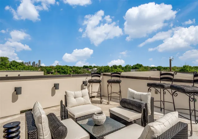 Photo 1 of Single family home for sale at 2043 Canada Dr, Dallas, TX 75212 | MLS# 21236908 | Listing updated on 2026-09-13