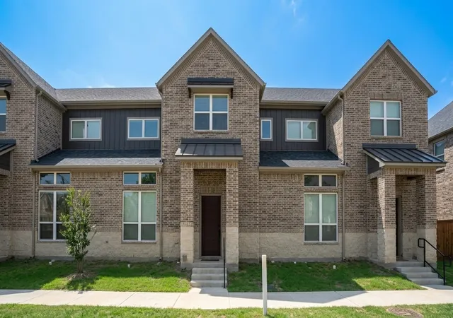 Photo 2 of Sale Pending at 532 E 2nd St, Irving, TX 75060 | MLS# 21239233 | Listing updated on 2026-09-14