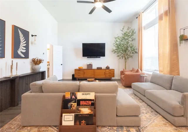Photo 3 of Sale Pending at 532 E 2nd St, Irving, TX 75060 | MLS# 21239233 | Listing updated on 2026-09-14
