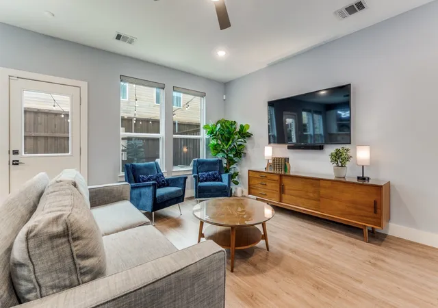 Photo 4 of Townhouse for sale at 7337 Bree Ct, Dallas, TX 75235 | MLS# 21237239 | Listing updated on 2026-09-12