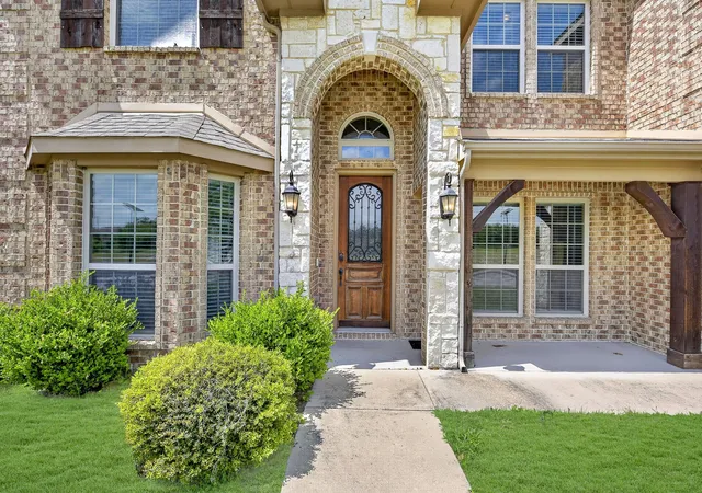 Photo 1 of Single family home for sale at 127 Lake Trail Dr, Red Oak, TX 75154 | MLS# 21239708 | Listing updated on 2026-09-09