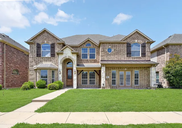 Photo 2 of Single family home for sale at 127 Lake Trail Dr, Red Oak, TX 75154 | MLS# 21239708 | Listing updated on 2026-09-09