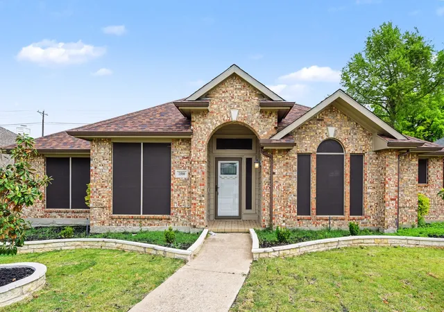 Photo 2 of Sale Pending at 2510 Daybreak Dr, Rockwall, TX 75032 | MLS# 21237933 | Listing updated on 2026-09-10
